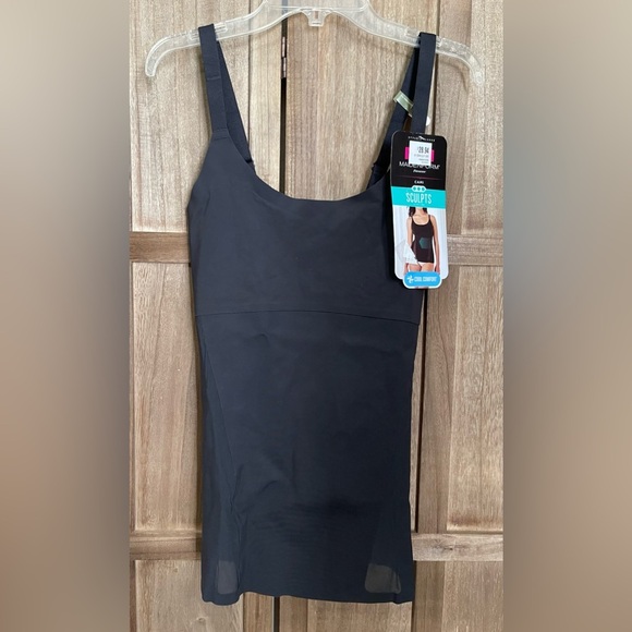Maidenform Other - NWT Maidenform XL Cami Sculpts.